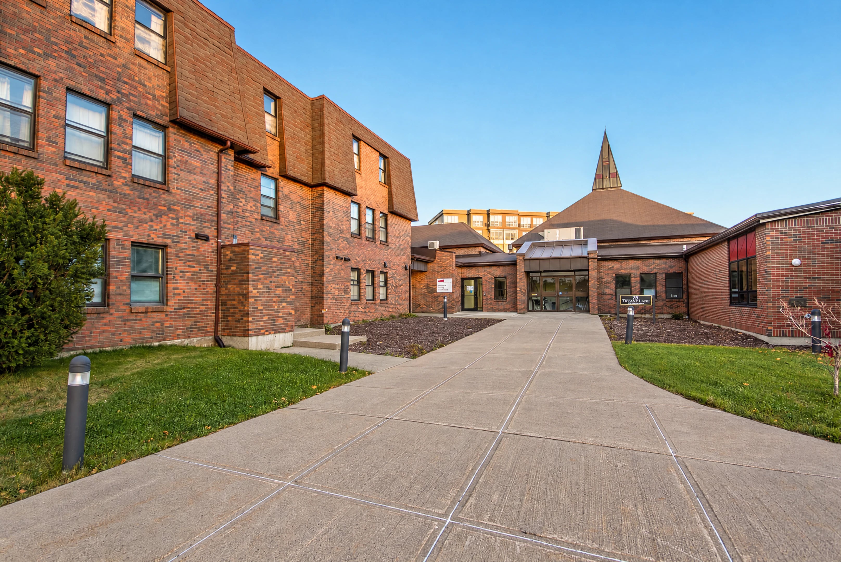 75 Tiffany Court exterior
